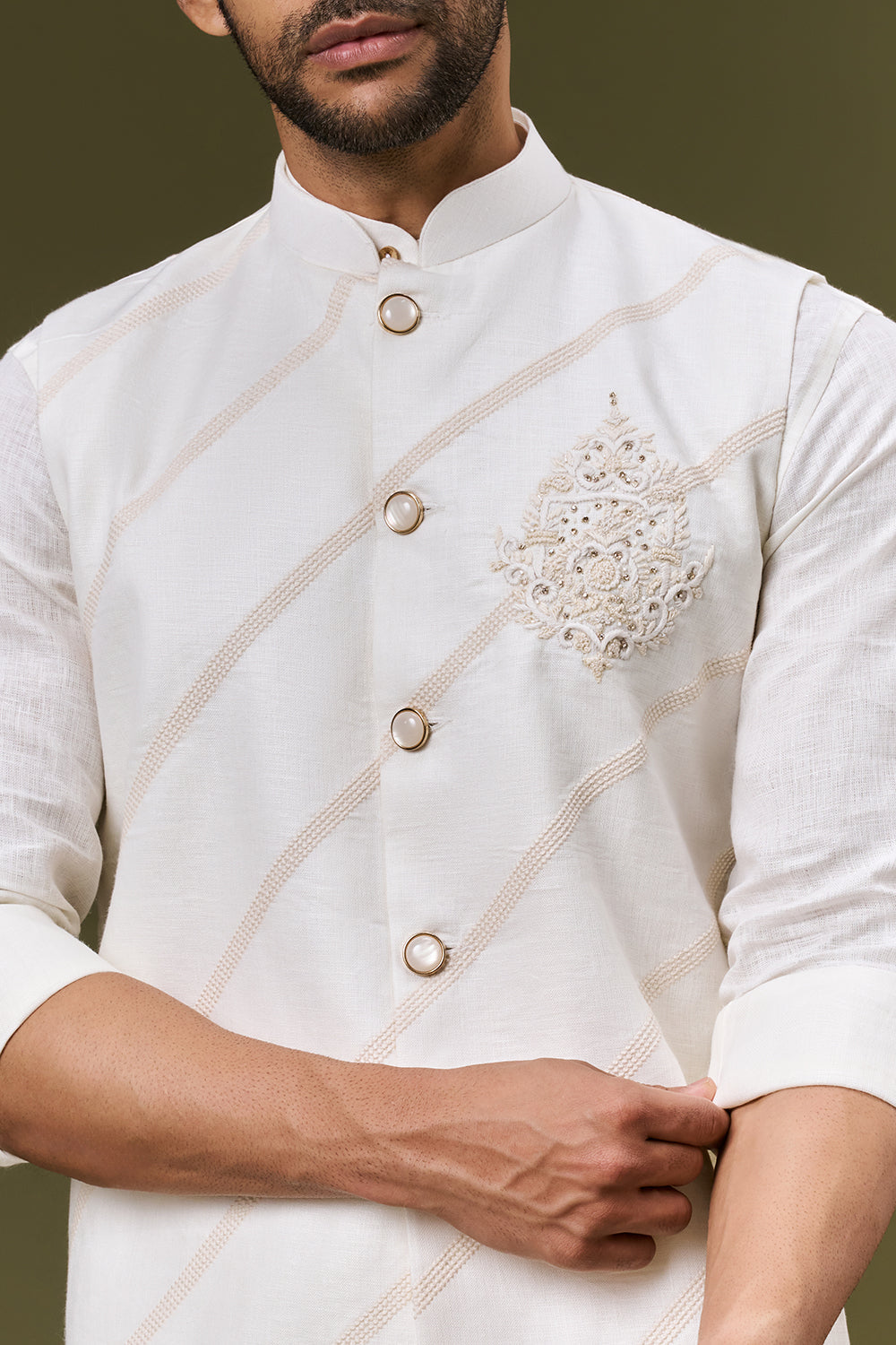 Ivory Linen Bundi Set with Thread and Cut Dana Work