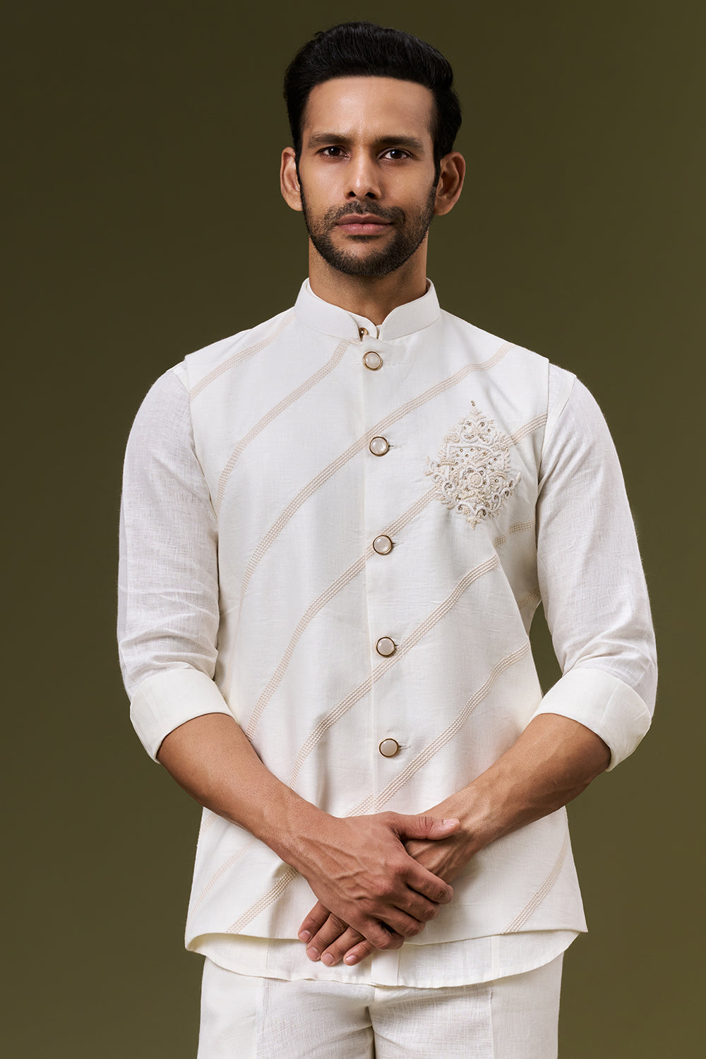 Ivory Linen Bundi Set with Thread and Cut Dana Work