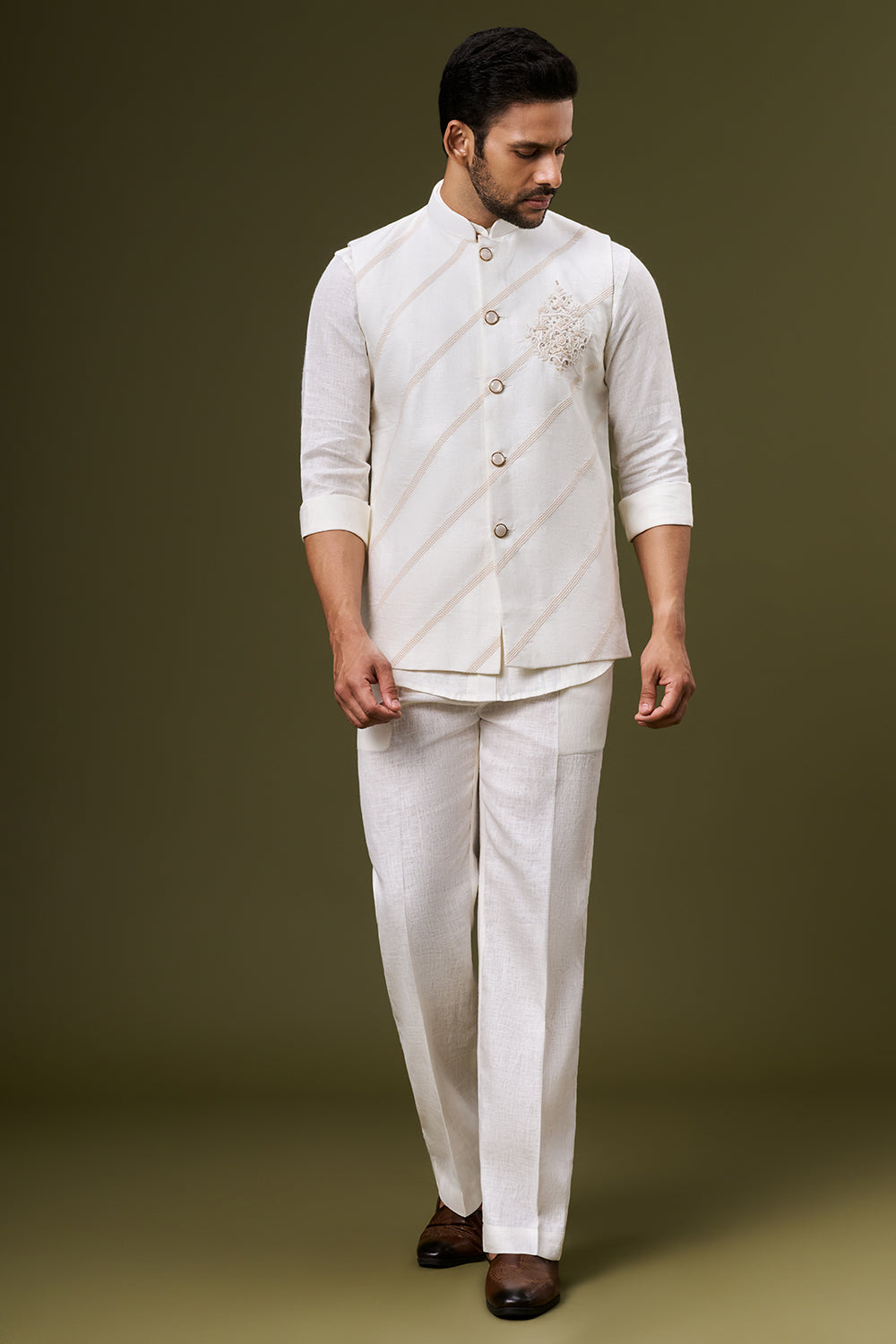 Ivory Linen Bundi Set with Thread and Cut Dana Work
