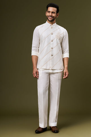 Ivory Linen Bundi Set with Thread and Cut Dana Work